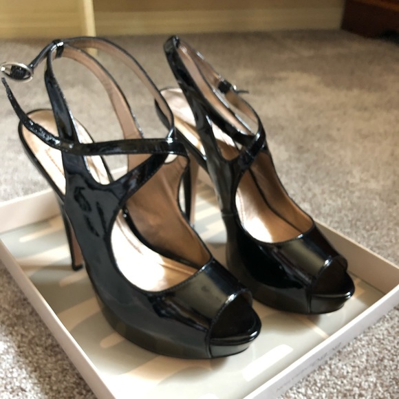 bcbg black heels